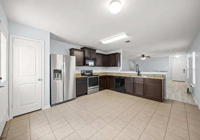 Photo 4 of Single family home for sale at 228 Millers Loop, Jarrell, TX 76537 | MLS# 7603815 | Listing updated on 2026-09-13