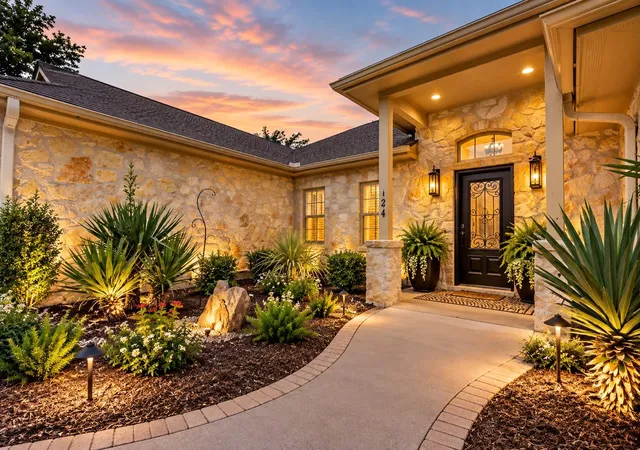 Photo 2 of Single family home for sale at 124 Marion St, Meadowlakes, TX 78654 | MLS# 4374164 | Listing updated on 2026-10-02