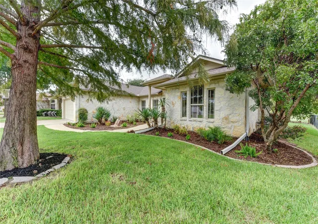 Photo 3 of Single family home for sale at 124 Marion St, Meadowlakes, TX 78654 | MLS# 4374164 | Listing updated on 2026-10-02