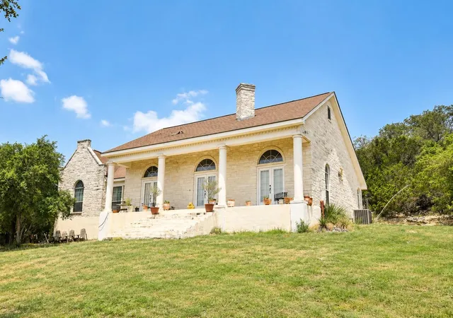 Photo 2 of Single family home for sale at 101 Harbour Vw, Lakehills, TX 78063 | MLS# 5529856 | Listing updated on 2026-09-15