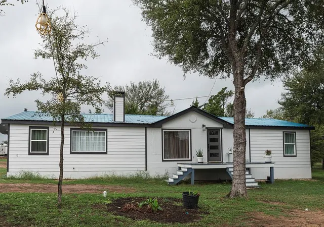 Photo 3 of Manufactured home for sale at 1185 Fm 812, Cedar Creek, TX 78612 | MLS# 1612296 | Listing updated on 2026-09-15