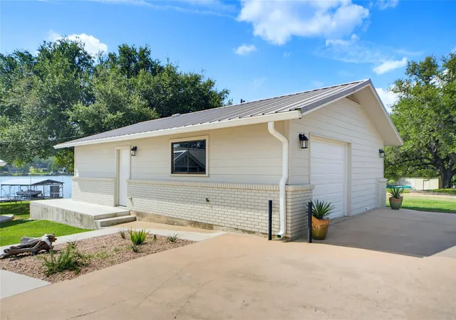 Photo 4 of Single family home for sale at 516 Is Lodges Dr, Buchanan Dam, TX 78609 | MLS# 8244786 | Listing updated on 2026-10-08