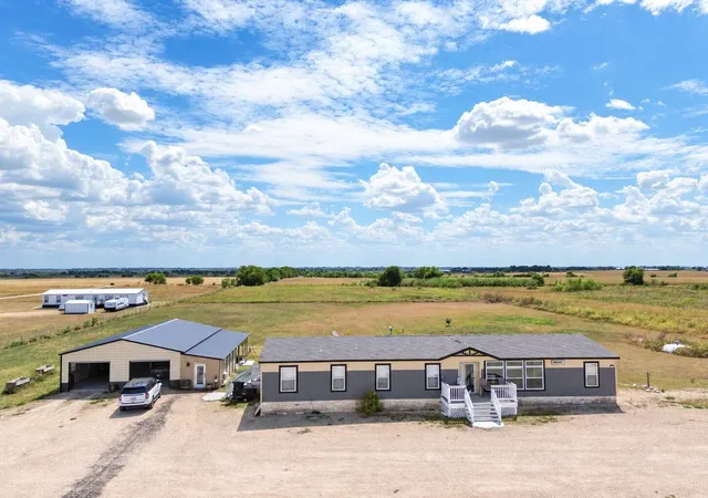 Photo 2 of Manufactured home for sale at 700 County Rd 423, Taylor, TX 76574 | MLS# 3843478 | Listing updated on 2026-10-08