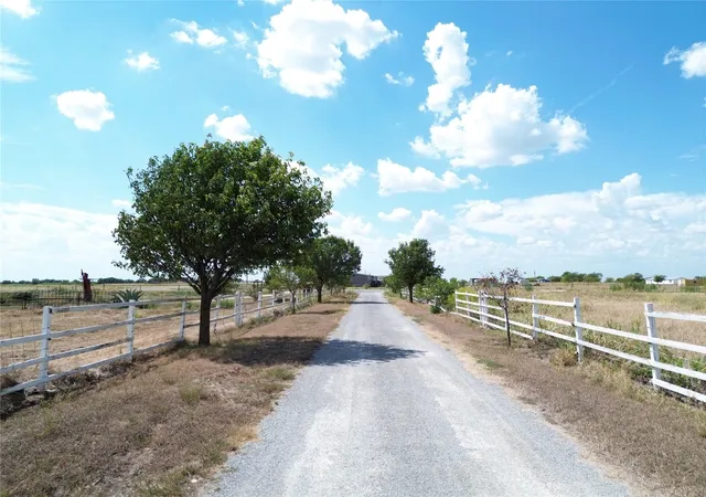 Photo 3 of Manufactured home for sale at 700 County Rd 423, Taylor, TX 76574 | MLS# 3843478 | Listing updated on 2026-10-08
