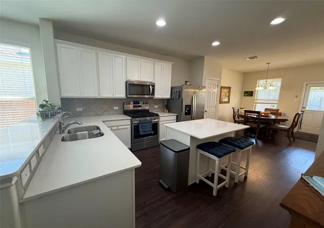 Photo 3 of Single family home for sale at 281 La Dera Dr, Liberty Hill, TX 78642 | MLS# 5803995 | Listing updated on 2026-09-13