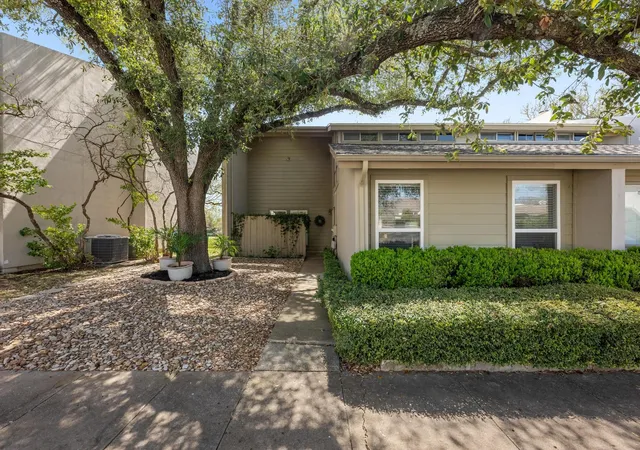 Photo 1 of Townhouse for sale at 100 Lido Cir #B2, Lakeway, TX 78734 | MLS# 5971921 | Listing updated on 2026-09-15