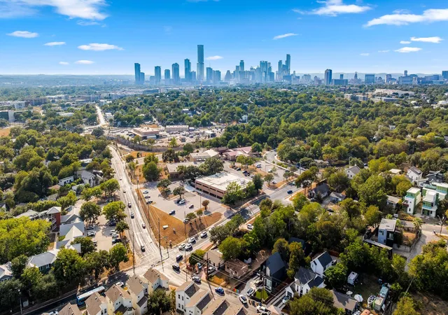 Photo 2 of Single family home for sale at 2900 Webberville Rd, Austin, TX 78702 | MLS# 2307904 | Listing updated on 2026-10-08