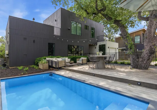 Photo 1 of Single family home for sale at 1605 Chelsea Ln, Austin, TX 78704 | MLS# 6115557 | Listing updated on 2026-09-15