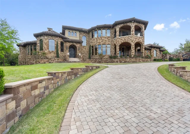 Photo 2 of Single family home for sale at 210 Costa Bella Dr, Austin, TX 78734 | MLS# 1712657 | Listing updated on 2026-10-15
