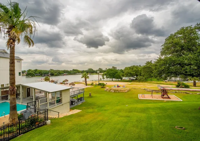 Photo 4 of Condo for sale at 604 Highcrest Dr #722, Granite Shoals, TX 78654 | MLS# 5511017 | Listing updated on 2026-09-18