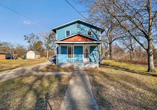 Single family home for sale at 706 W 5th Street, Hearne, TX 77859 | MLS# 5290782