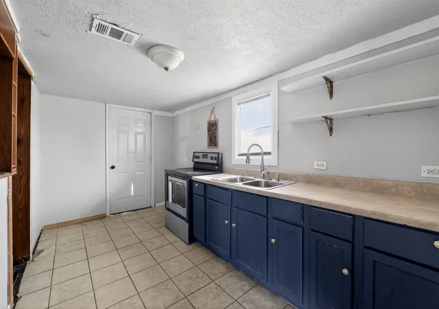 Photo 3 of Single family home for sale at 706 W 5th Street, Hearne, TX 77859 | MLS# 5290782 | Listing updated on 2026-09-15