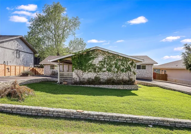 Photo 2 of Single family home for sale at 2802 Douglas Cv, Lago Vista, TX 78645 | MLS# 3678426 | Listing updated on 2026-09-18