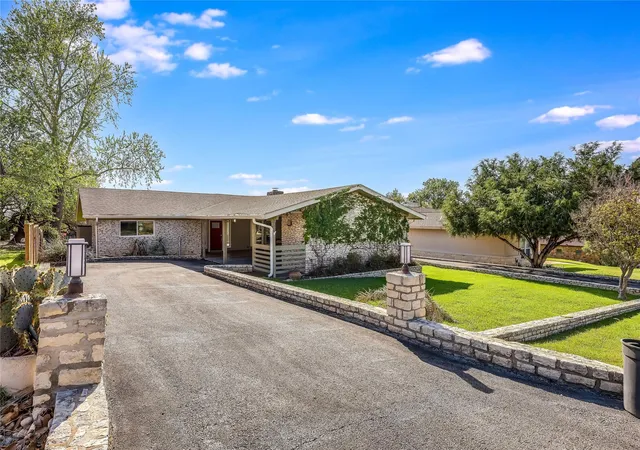 Photo 3 of Single family home for sale at 2802 Douglas Cv, Lago Vista, TX 78645 | MLS# 3678426 | Listing updated on 2026-09-18
