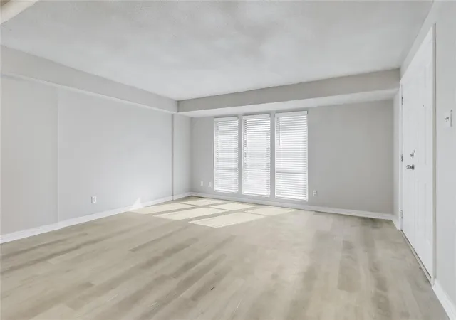 Listing Photo 5 - Condo for sale in building located at 5918 Lago Vis Wy, Leander, TX 78645 - Unit #D33