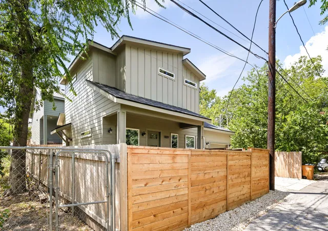 Photo 3 of Single family home for sale at 1809 Maple Ave #2, Austin, TX 78702 | MLS# 2274801 | Listing updated on 2026-09-17
