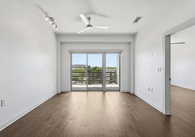 Listing Photo 5 - Condo for sale in building located at 3600 S Lamar Blvd, Austin, TX 78704 - Unit #412