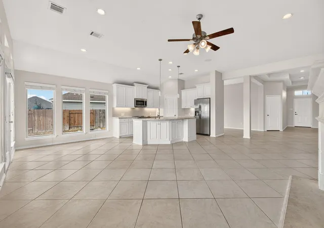 Photo 3 of Single family home for sale at 13833 Arbor Hl Cv, Manor, TX 78653 | MLS# 2035142 | Listing updated on 2026-09-26