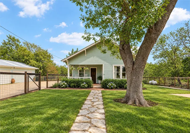 Photo 1 of Single family home for sale at 372 Old Lockhart Rd, Lockhart, TX 78644 | MLS# 7865354 | Listing updated on 2026-09-27