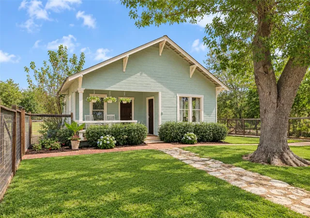 Photo 3 of Single family home for sale at 372 Old Lockhart Rd, Lockhart, TX 78644 | MLS# 7865354 | Listing updated on 2026-09-27