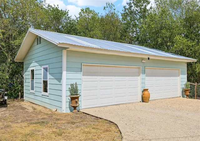 Photo 3 of Single family home for sale at 372 Old Lockhart Rd, Lockhart, TX 78644 | MLS# 7865354 | Listing updated on 2026-09-27