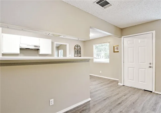 Listing Photo 4 - Condo for sale in building located at 13207 Saxby Ct, Austin, TX 78729