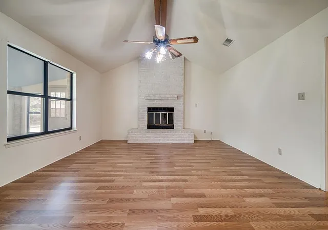 Photo 3 of Single family home for sale at 208 Edgewood Dr, Fredericksburg, TX 78624 | MLS# 4344552 | Listing updated on 2026-09-15
