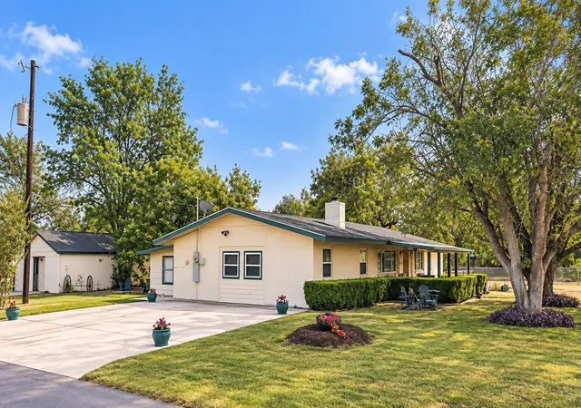 Photo 1 of Single family home for sale at 410 N Burnet St, Manor, TX 78653 | MLS# 3988911 | Listing updated on 2026-09-17