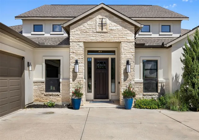 Photo 3 of Single family home for sale at 10809 Vista Hts Dr, Georgetown, TX 78628 | MLS# 9155388 | Listing updated on 2026-10-17
