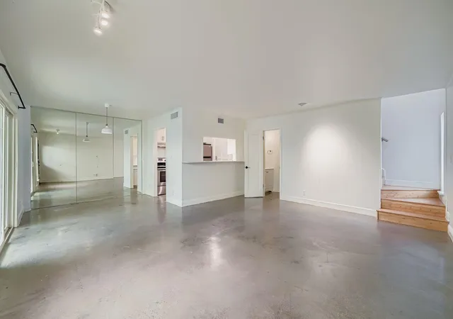 Listing Photo 4 - Condo for sale in building located at 6718 Silvermine Dr, Austin, TX 78736 - Unit #1704