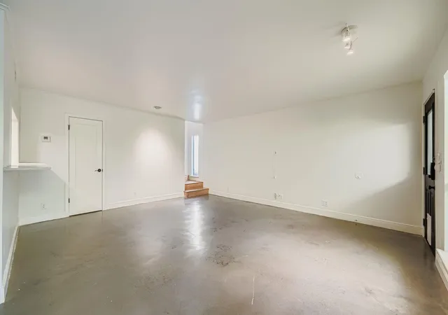 Listing Photo 5 - Condo for sale in building located at 6718 Silvermine Dr, Austin, TX 78736 - Unit #1704