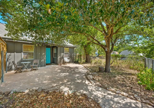 Listing Photo 4 - Condo for sale in building located at 1601 W Ln, Austin, TX 78732