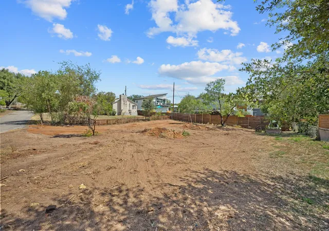 Listing Photo 5 - Condo for sale in building located at 1601 W Ln, Austin, TX 78732