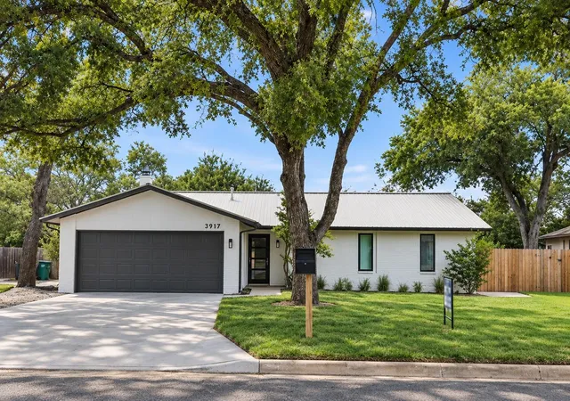 Single family home for sale at 254 Arch St Dr, Austin, TX 78749 | MLS# 2822595
