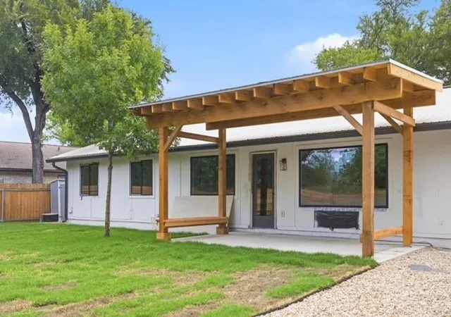 Photo 3 of Single family home for sale at 254 Arch St Dr, Austin, TX 78749 | MLS# 2822595 | Listing updated on 2026-09-22