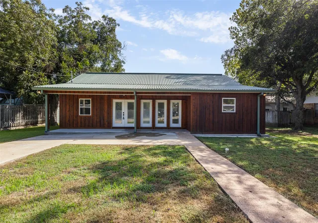 Single family home for sale at 541 S Jackson St, La Grange, TX 78945 | MLS# 8666739