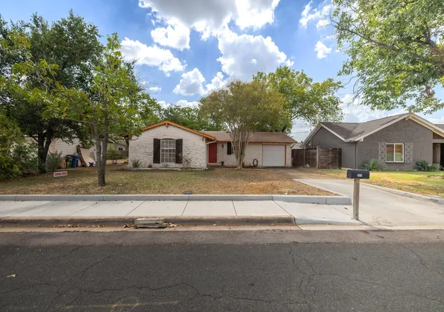 Photo 30 of Single family home for sale at 211 E Lisa Dr, Austin, TX 78752 | MLS# 8917575 | Listing updated on 2026-10-06