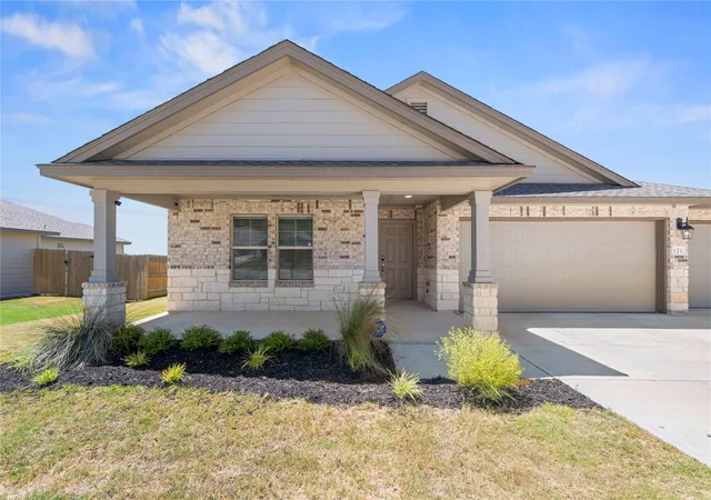 Photo 2 of Single family home for sale at 121 Ayla Marie Dr, Copperas Cove, TX 76522 | MLS# 1711370 | Listing updated on 2026-09-25