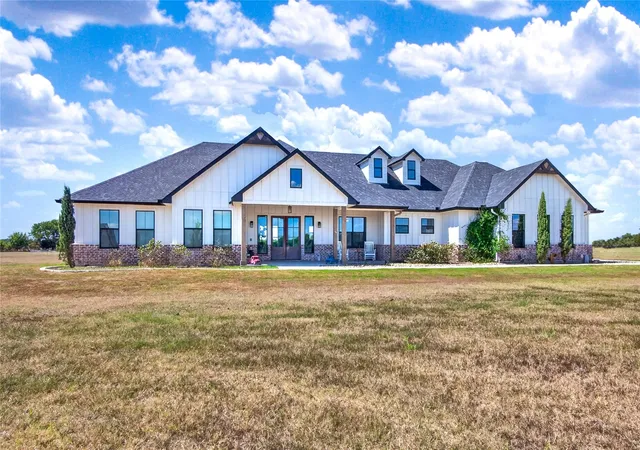 Photo 3 of Single family home for sale at 1215 Ropers Aly Rd, Belton, TX 76513 | MLS# 7034846 | Listing updated on 2026-09-26