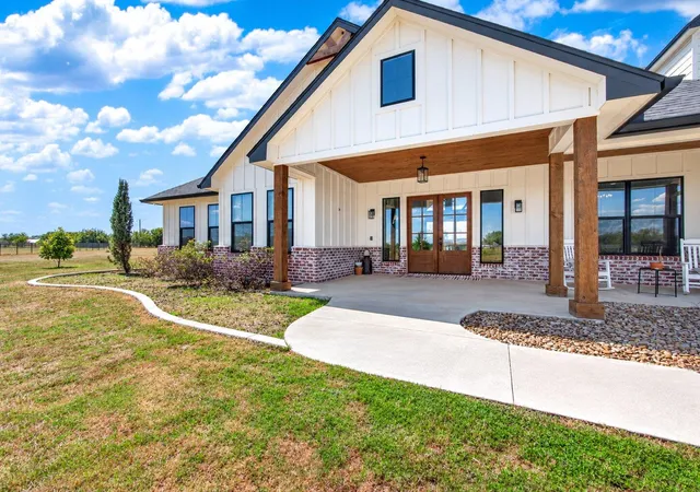 Photo 3 of Single family home for sale at 1215 Ropers Aly Rd, Belton, TX 76513 | MLS# 7034846 | Listing updated on 2026-09-26