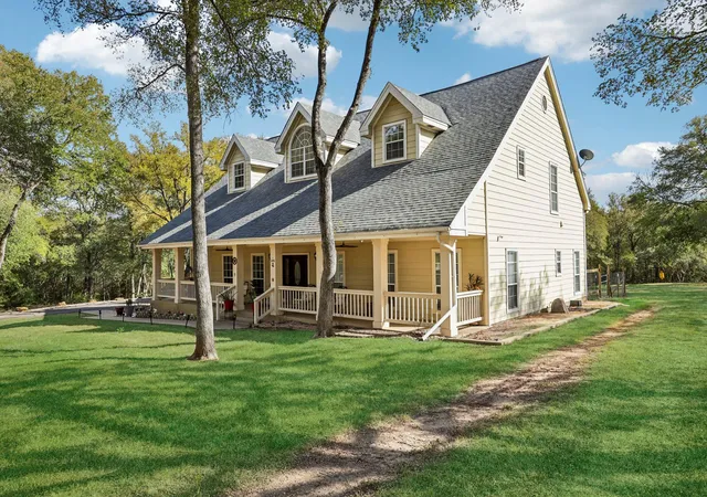 Photo 1 of Single family home for sale at 137 Trinity St, Cedar Creek, TX 78612 | MLS# 5529043 | Listing updated on 2026-09-24