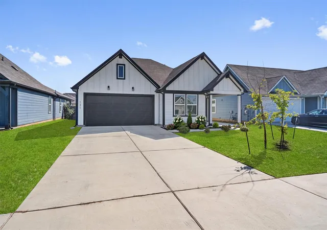 Photo 3 of Single family home for sale at 131 Aransas River Rd, Hutto, TX 78634 | MLS# 2183443 | Listing updated on 2026-10-07