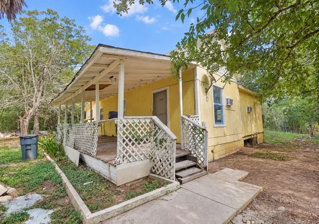 Single family home for sale at 124 Fm 2571, Smithville, TX 78957 | MLS# 3264006