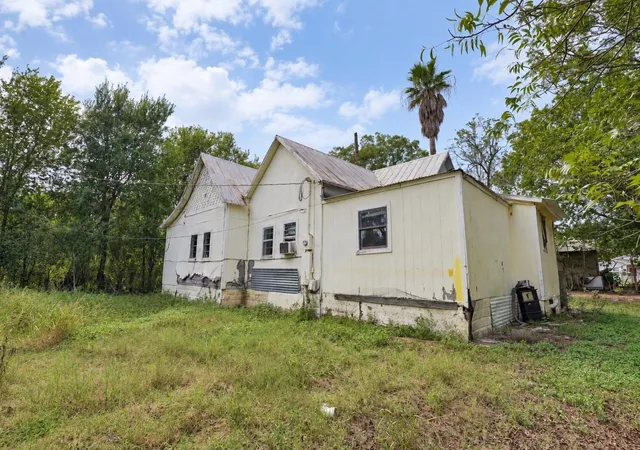 Photo 2 of Single family home for sale at 124 Fm 2571, Smithville, TX 78957 | MLS# 3264006 | Listing updated on 2026-09-22