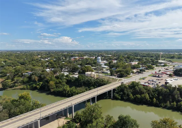 Photo 4 of Single family home for sale at 124 Fm 2571, Smithville, TX 78957 | MLS# 3264006 | Listing updated on 2026-09-22