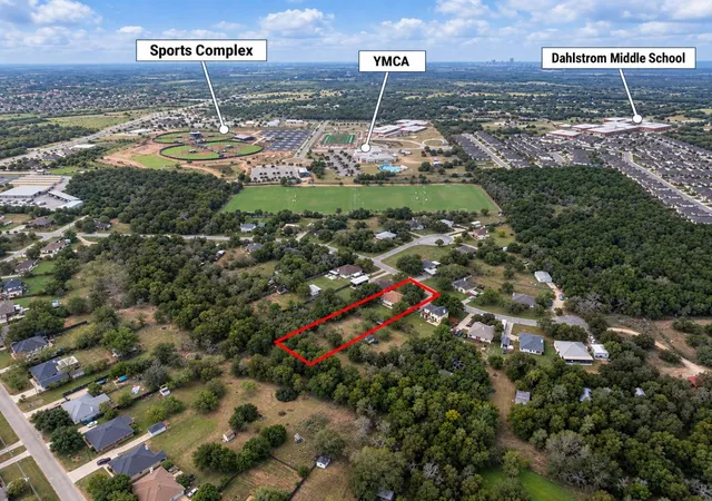 Photo 3 of Single family home for sale at 510 Maybrook Dr, Buda, TX 78610 | MLS# 4297723 | Listing updated on 2026-09-29