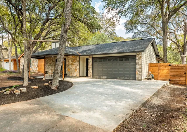 Single family home for sale at 8909 Texas Sun Dr, Austin, TX 78748 | MLS# 5052030