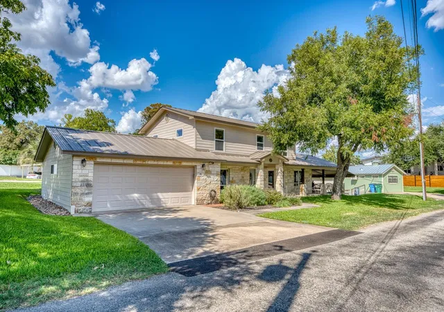 Photo 3 of Single family home for sale at 301 Princess Ln, Llano, TX 78643 | MLS# 1183080 | Listing updated on 2026-10-07