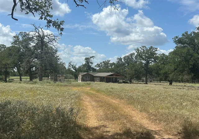 Photo 3 of Single family home for sale at 2238 Flash Cir, Luling, TX 78648 | MLS# 1930138 | Listing updated on 2026-09-17