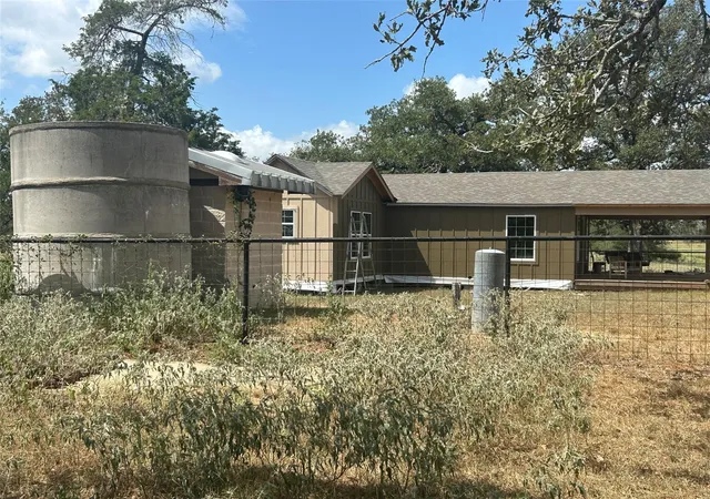 Photo 3 of Single family home for sale at 2238 Flash Cir, Luling, TX 78648 | MLS# 1930138 | Listing updated on 2026-09-17